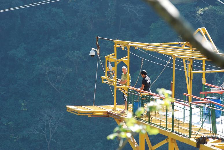 Jumping heights Bungee (83 meter high)